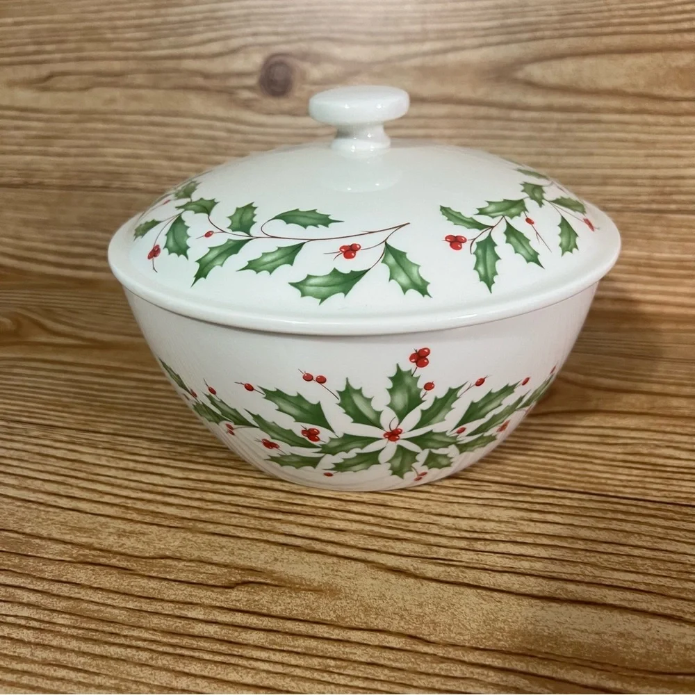 Lenox Holiday Small Covered Bowl 804284 Christmas Holly Lid Dish New In Box